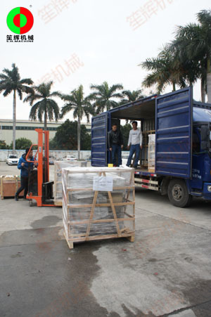 魚蝦采肉機(jī)和一批蔬果類食品加工處理機(jī)械裝車出貨！