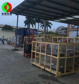 兩批客戶訂購的兩批蔬果加工設備同時裝車發(fā)貨！