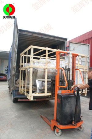 多功能洗菜機(jī)現(xiàn)機(jī)裝車發(fā)貨，交付客戶！