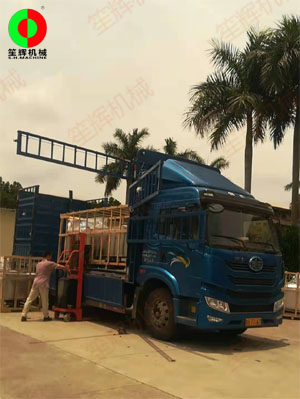 客戶(hù)訂購(gòu)的多臺(tái)氣泡洗菜機(jī)裝車(chē)發(fā)貨，按期交付！