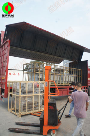 蔬果無(wú)損清洗線(xiàn)及渦流洗菜機(jī)順利裝車(chē)交付客戶(hù)！