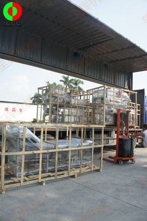 某地經(jīng)銷商定購的無損洗菜機、氣泡洗菜機及渦流清洗線由兩部專車發(fā)貨！