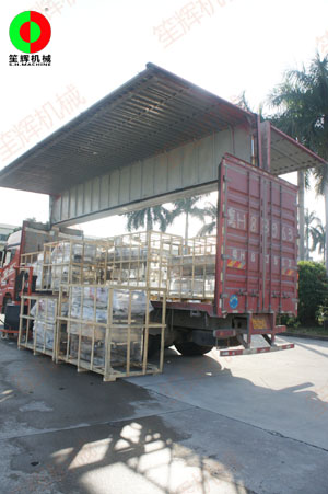 打蒜泥機(jī)及洗菜機(jī)裝車發(fā)貨！