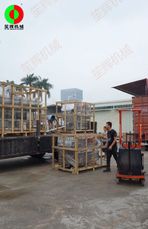 提升輸送機(jī)、渦流洗菜機(jī)、毛刷清洗去皮機(jī)等設(shè)備交付客戶！