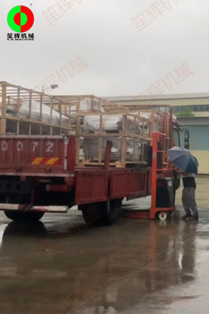 廣東近日雨雨雨,也要將客戶的設(shè)備準(zhǔn)時(shí)裝車(chē)發(fā)貨！
